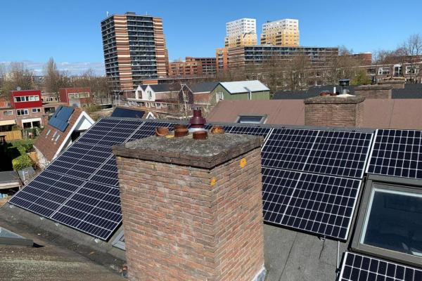 Zonnepanelen-installatie-april-Maartens-van-Asperen-Amsterdam