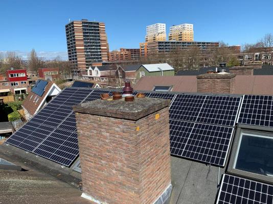 Zonnepanelen-installatie-april-Maartens-van-Asperen-Amsterdam