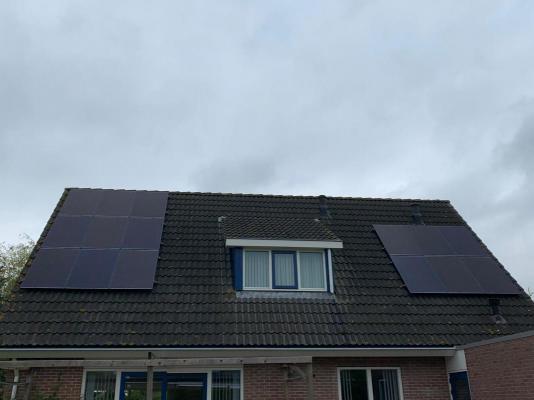 Zonnepanelen-installatie-april-familie-Wolthuizen-Sneek