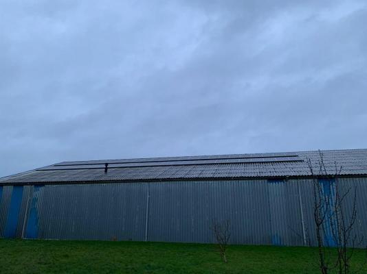 Zonnepanelen-installatie-februari-2020-50-stuks-Jinko-330-Wp-in-twee-rijen-van-25-portrait-bij-VG-Hydrauliek-in-Dokkum