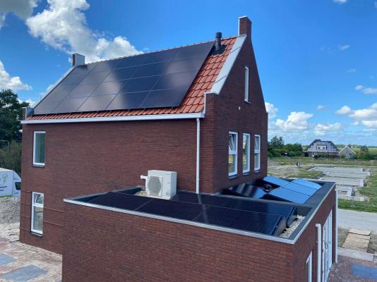 Zonnepanelen-installatie-juli-2020-De-Jong-Stiens