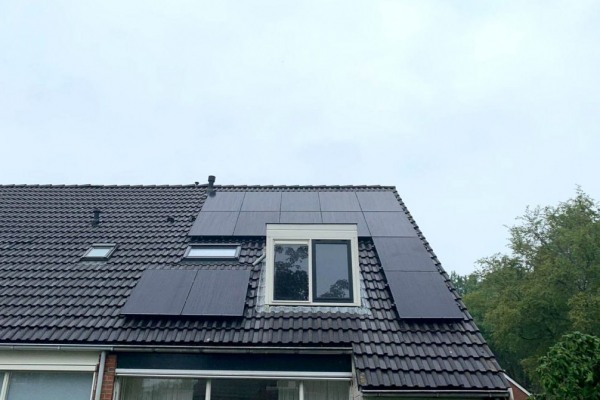 Zonnepanelen-installatie-juni-2020-Deinema-in-Franeker