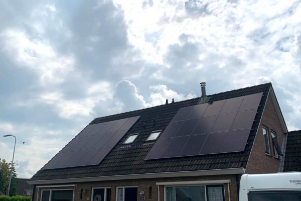 Zonnepanelen-installatie-juni-2020-Feikens-en-Pesman