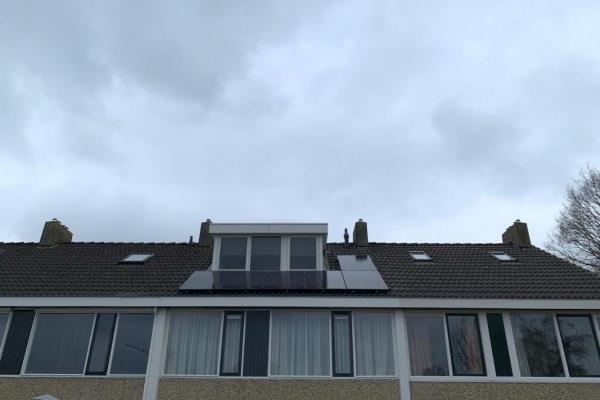 Zonnepanelen-installatie-maart-Tuin-Surhuisterveen-2