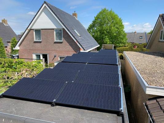 Zonnepanelen-installatie-mei-familie-van-der-Heide-Twijzelerheide